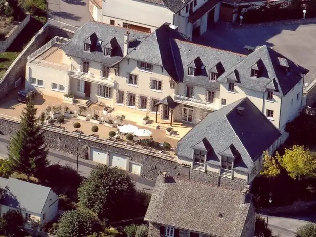 vue aerienne gite groupe cantal